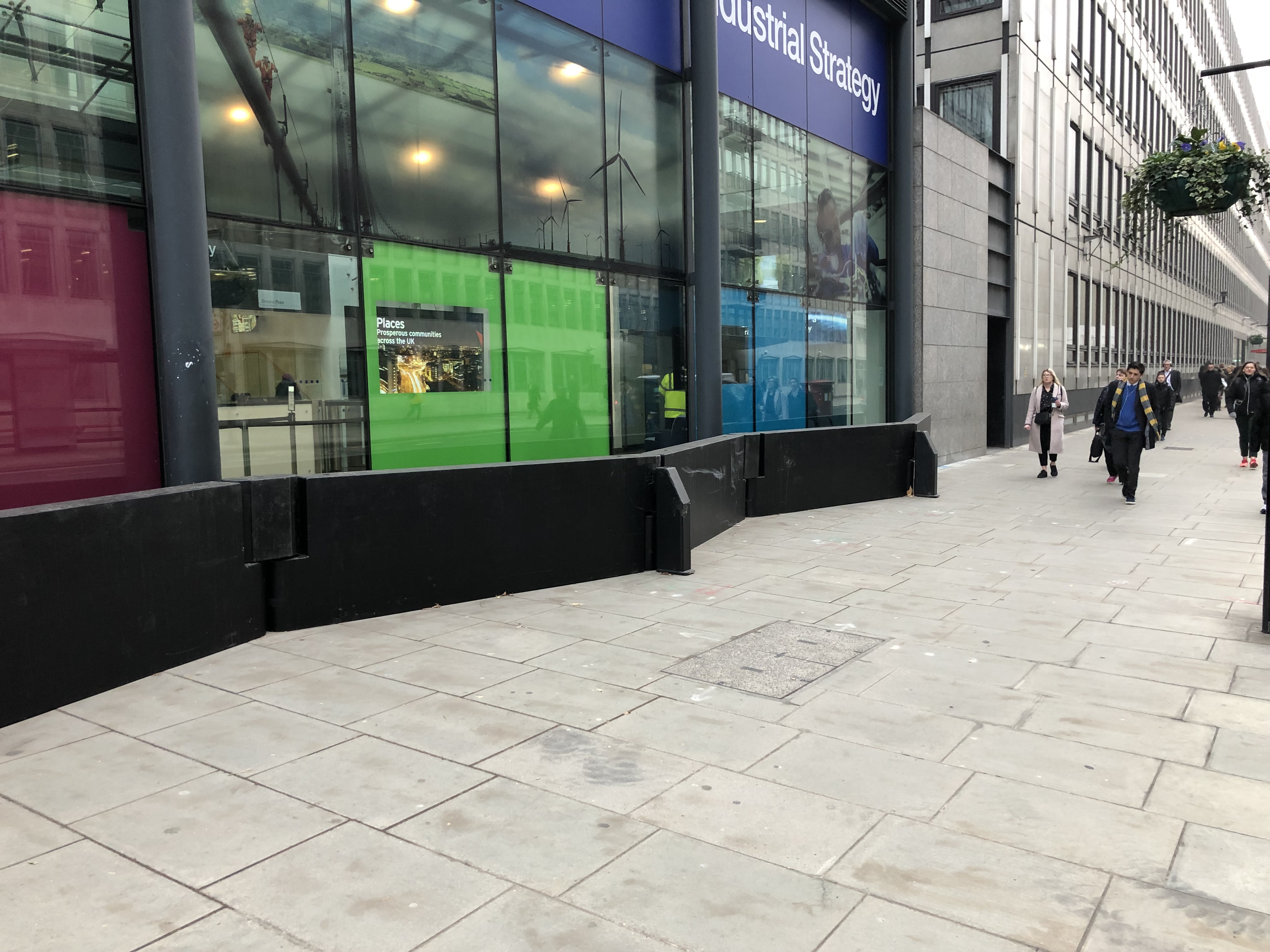 Quicklink Lite temporary hvm barrier protecting a building